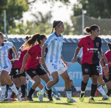 Racing perdió con el puntero del torneo