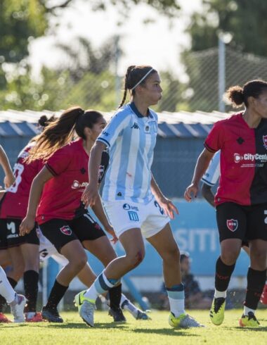 Racing perdió con el puntero del torneo
