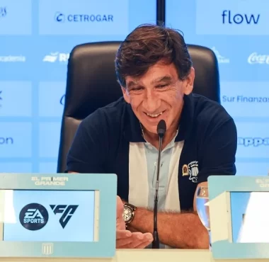 Costas afirmó que Racing quiere ganar todo