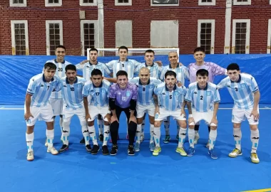 Con tres bajas clave, Racing viajó al siempre difícil 40x20 de Pinocho y, pese a dejar todo en la cancha, cayó 4-3 en un partido vibrante