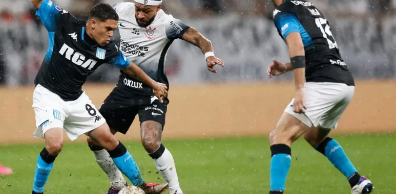 Como le fue a Racing en sus últimos partidos con brasileños