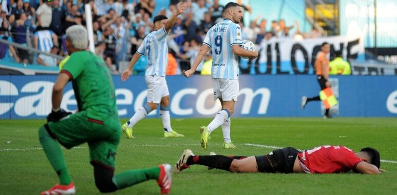 Racing lo ganó sobre la hora