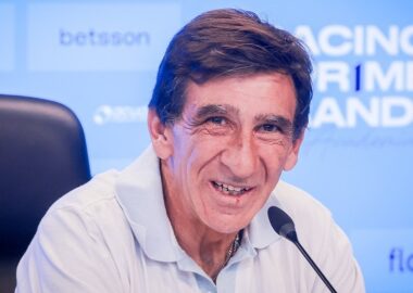 Costas: "Racing tiene que ir en busca de todo"