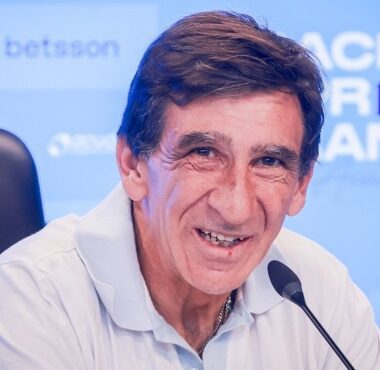 Costas: "Racing tiene que ir en busca de todo"