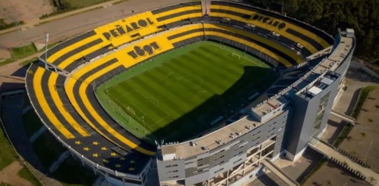 Racing podrá llevar hinchas en su visita a Peñarol
