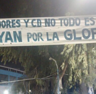 Polémica por Salas: pasacalles apuntaron a Gallardo
