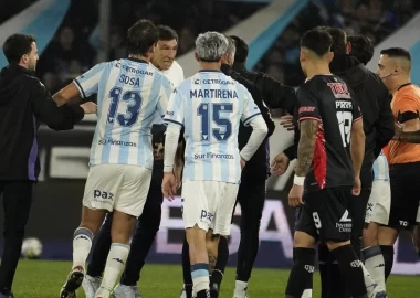 Racing arrancó el torneo con derrota