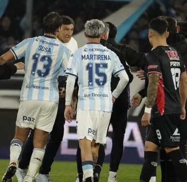 Racing arrancó el torneo con derrota