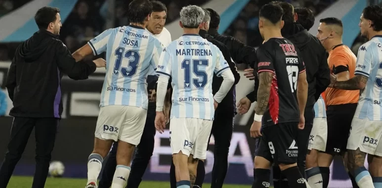 Racing arrancó el torneo con derrota