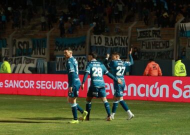 Racing ganó y clasificó a octavos