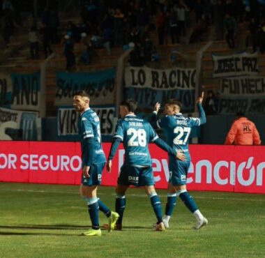 Racing ganó y clasificó a octavos