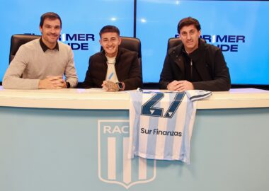Gabriel Rojas firmó la renovación de contrato con Racing