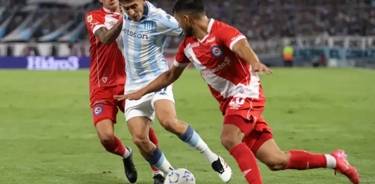 Racing tiene la obligación de sumar de a tres en La Paternal