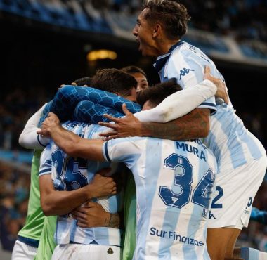 Racing busca el pase a cuartos de final ante Riestra