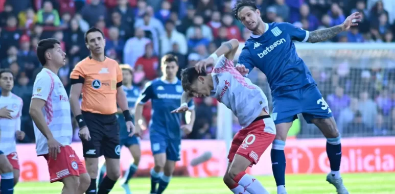 Racing se fue goleado de La Paternal