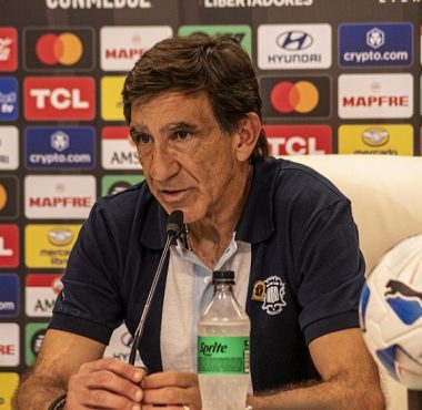 Costas afirmó que todavía Racing no ganó nada