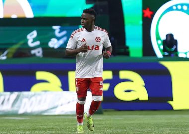 Racing reclama una deuda al Inter por Carbonero